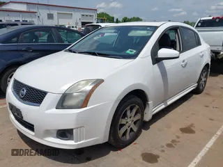 2012 Nissan Sentra 2.0 z VIN 3N1AB6AP1CL640743, wystawiony jako IAAI lot #42165025 z przebiegiem 156 311 mil mil oraz . Historia ofert i sprzedaży dostępna na DreamBid. Obrazek 2.