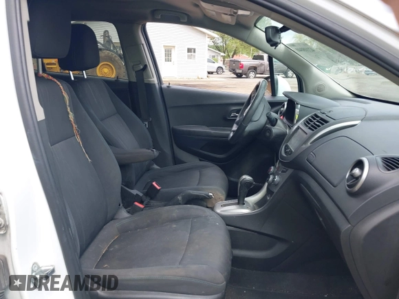 2016 Chevrolet Trax LT z VIN 3GNCJLSB9GL163793, wystawiony jako IAAI lot #42108040 z przebiegiem 263 074 mil mil oraz . Historia ofert i sprzedaży dostępna na DreamBid. Obrazek 5.