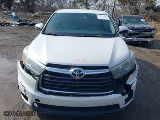 2015 Toyota Highlander LE with VIN 5TDBKRFHXFS172501, listed as a IAAI auction lot 41591131 with 108,000 mi miles. Bid and sale history available at carsss.com. Image 12.