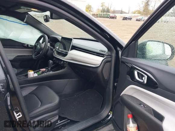 2024 Jeep Compass Limited z VIN 3C4NJDCN1RT141824, wystawiony jako IAAI lot #40741507 z przebiegiem 3 028 mil mil oraz . Historia ofert i sprzedaży dostępna na DreamBid. Obrazek 5.