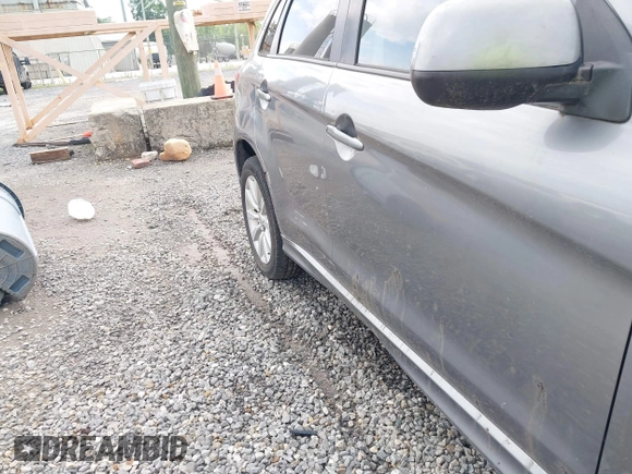 2011 Mitsubishi Outlander SE with VIN JA4AR4AU9BZ006097, listed as a IAAI auction lot 42503829 with 246,320 mi miles and . Bid and sale history available at DreamBid. Image 6.