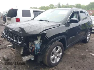 2021 Jeep Compass Latitude z VIN 3C4NJDBBXMT575577, wystawiony jako IAAI lot #42363945 z przebiegiem 32 341 mil mil oraz . Historia ofert i sprzedaży dostępna na DreamBid. Obrazek 2.