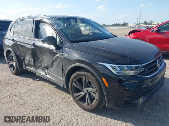 2024 Volkswagen Tiguan SE R-Line Black с VIN 3VVCB7AX7RM036985, выставлен на аукционе IAAI как лот 41709085 с пробегом 19 255 миль миль и . История ставок и продаж доступна на DreamBid. Изображение 1.