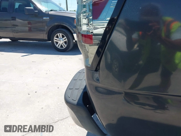 2003 Chevrolet Avalanche with VIN 3GNEC13T03G328843, listed as a IAAI auction lot 42059671 with 210,159 mi miles. Bid and sale history available at carsss.com. Image 12.