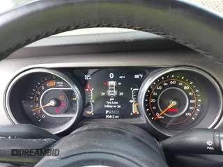 2018 Jeep Wrangler Unlimited Sport z VIN 1C4HJXDN2JW324872, wystawiony jako IAAI lot #42112231 z przebiegiem 80 412 mil mil oraz . Historia ofert i sprzedaży dostępna na DreamBid. Obrazek 7.