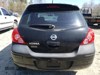 2009 Nissan Versa S z VIN 3N1BC13E69L456388, wystawiony jako Copart lot #50326285 z przebiegiem 186 496 mil mil oraz Czysty tytuł • Clean title. Historia ofert i sprzedaży dostępna na DreamBid. Obrazek 6.