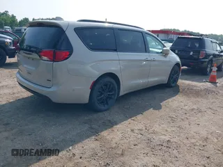 2020 Chrysler Pacifica Launch Edition with VIN 2C4RC3BGXLR267876, listed as a IAAI auction lot 42424841 with 87,586 mi miles and . Bid and sale history available at DreamBid. Image 4.