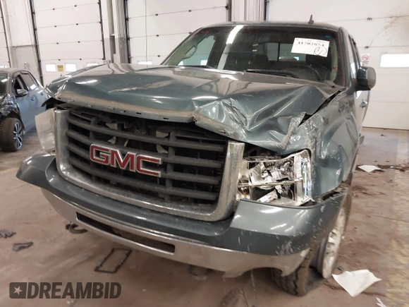 2008 GMC Sierra 2500HD SLT z VIN 1GTHK29648E184776, wystawiony jako IAAI lot #41702854 z przebiegiem 215 160 mil mil oraz . Historia ofert i sprzedaży dostępna na DreamBid. Obrazek 6.