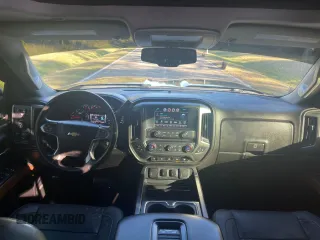 2016 Chevrolet Silverado 3500HD LTZ z VIN 1GC4K0C88GF102148, wystawiony jako Copart lot #57177515 z przebiegiem 234 717 mil mil oraz Szkody całkowita. Historia ofert i sprzedaży dostępna na DreamBid. Obrazek 9.