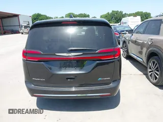 2023 Chrysler Pacifica Hybrid Touring L z VIN 2C4RC1L77PR540958, wystawiony jako IAAI lot #42010484 z przebiegiem 61 166 mil mil oraz . Historia ofert i sprzedaży dostępna na DreamBid. Obrazek 16.
