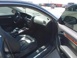 2009 Audi A5 z VIN WAUDK78T09A017324, wystawiony jako IAAI lot #41792872 z przebiegiem 212 612 mil mil oraz . Historia ofert i sprzedaży dostępna na DreamBid. Obrazek 5.