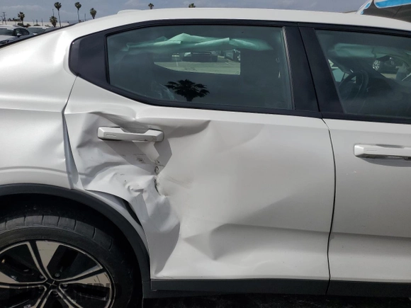 2023 Polestar 2 z VIN YSMED3KA7PL135944, wystawiony jako Copart lot #56762025 z przebiegiem 60 492 mil mil oraz Tytuł czysty. Historia ofert i sprzedaży dostępna na DreamBid. Obrazek 10.