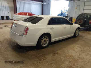 2013 Chrysler 300 z VIN 2C3CCAAG2DH504805, wystawiony jako IAAI lot #41637449 z przebiegiem 177 847 mil mil oraz . Historia ofert i sprzedaży dostępna na DreamBid. Obrazek 4.