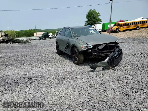 2022 Audi Q3 S line Premium Plus z VIN WA1EEDF37N1003974, wystawiony jako Copart lot #58657685 z przebiegiem 47 512 mil mil oraz Szkoda całkowita • Salvage title. Historia ofert i sprzedaży dostępna na DreamBid. Obrazek 14.