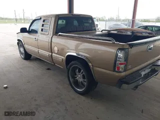 2001 Chevrolet Silverado 1500 LS with VIN 2GCEC19V411218420, listed as a IAAI auction lot 41900589 with 209,953 mi miles. Bid and sale history available at carsss.com. Image 3.