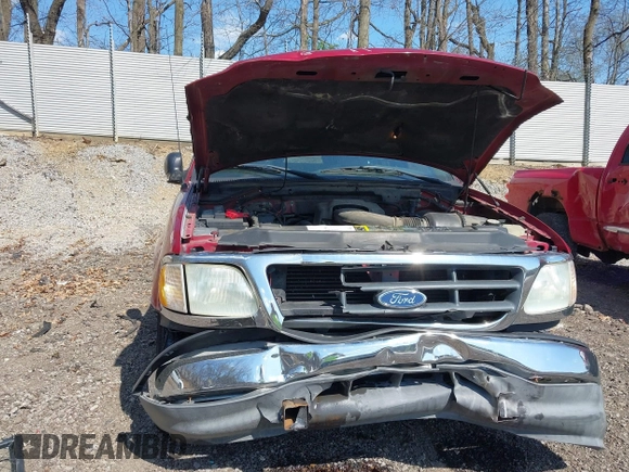 2003 Ford F-150 XLT with VIN 1FTRW07L13KD81923, listed as a IAAI auction lot 42112168 with 147,039 mi miles. Bid and sale history available at carsss.com. Image 6.