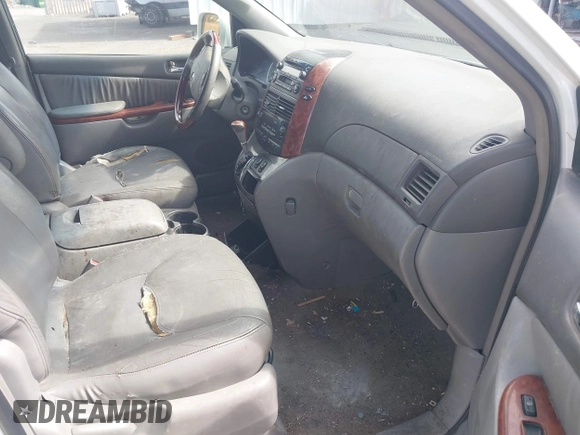 2004 Toyota Sienna XLE with VIN 5TDZA22C94S172859, listed as a IAAI auction lot 42057034 with 295,857 mi miles. Bid and sale history available at carsss.com. Image 5.
