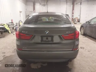 2014 BMW 5 Series 535i Gran Turismo xDrive z VIN WBA5M4C59ED183503, wystawiony jako IAAI lot #41983117 z przebiegiem 136 186 mil mil oraz . Historia ofert i sprzedaży dostępna na DreamBid. Obrazek 16.