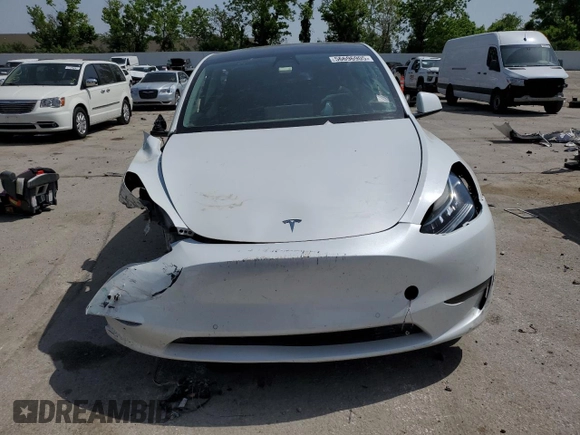 2022 Tesla Model Y Long Range z VIN 7SAYGAEE8NF378457, wystawiony jako Copart lot #56696905 z przebiegiem Nie podano mil oraz Czysty tytuł • Clean title. Historia ofert i sprzedaży dostępna na DreamBid. Obrazek 5.