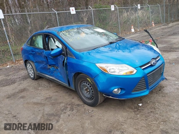 2012 Ford Focus SE with VIN 1FAHP3F26CL254085, listed as a IAAI auction lot 41901816 with 123,380 mi miles. Bid and sale history available at carsss.com. Image 1.