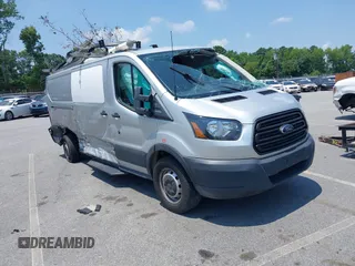 2019 Ford Transit Cargo z VIN 1FTYE2YM9KKA50345, wystawiony jako IAAI lot #42673388 z przebiegiem 121 002 mil mil oraz . Historia ofert i sprzedaży dostępna na DreamBid. Obrazek 1.
