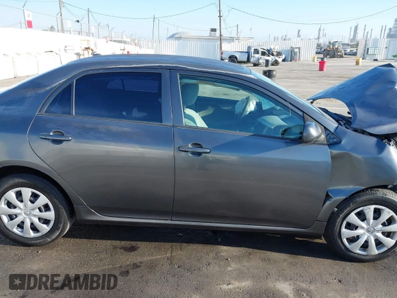 2010 Toyota Corolla z VIN 2T1BU4EE9AC437401, wystawiony jako IAAI lot #41869126 z przebiegiem 95 514 mil mil oraz . Historia ofert i sprzedaży dostępna na DreamBid. Obrazek 14.