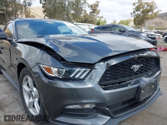 2017 Ford Mustang V6 z VIN 1FA6P8AM8H5336232, wystawiony jako IAAI lot #42089034 z przebiegiem 72 257 mil mil oraz . Historia ofert i sprzedaży dostępna na DreamBid. Obrazek 6.