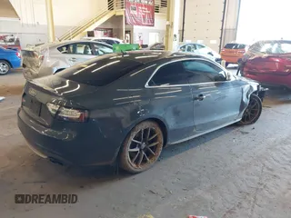 2009 Audi S5 z VIN WAURV78T29A028113, wystawiony jako IAAI lot #41677413 z przebiegiem 138 434 mil mil oraz . Historia ofert i sprzedaży dostępna na DreamBid. Obrazek 4.
