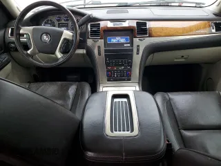 2014 Cadillac Escalade Platinum z VIN 1GYS4DEF6ER178624, wystawiony jako Copart lot #84922784 z przebiegiem 182 858 mil mil oraz Szkody całkowita. Historia ofert i sprzedaży dostępna na DreamBid. Obrazek 8.