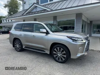 2019 Lexus LX 570 z VIN JTJHY7AX2K4285079, wystawiony jako Copart lot #67050655 z przebiegiem 98 435 mil mil oraz Czysty tytuł • Clean title. Historia ofert i sprzedaży dostępna na DreamBid. Obrazek 1.