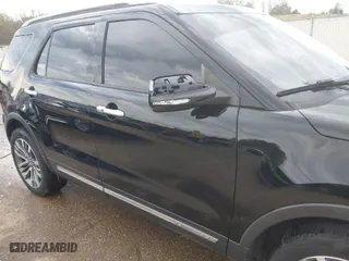 2017 Ford Explorer Platinum with VIN 1FM5K8HT9HGC91593, listed as a IAAI auction lot 41878996 with 121,932 mi miles. Bid and sale history available at carsss.com. Image 19.