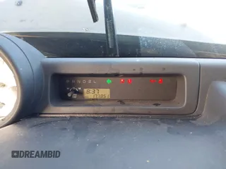 2005 Scion xB z VIN JTLKT324454003196, wystawiony jako IAAI lot #41627123 z przebiegiem 173 851 mil mil oraz . Historia ofert i sprzedaży dostępna na DreamBid. Obrazek 7.