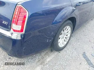 2014 Chrysler 300 z VIN 2C3CCAAG5EH373645, wystawiony jako IAAI lot #42282963 z przebiegiem 220 825 mil mil oraz . Historia ofert i sprzedaży dostępna na DreamBid. Obrazek 18.