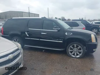 2008 Cadillac Escalade ESV z VIN 1GYFK668X8R271590, wystawiony jako IAAI lot #41562499 z przebiegiem 175 365 mil mil oraz . Historia ofert i sprzedaży dostępna na DreamBid. Obrazek 13.