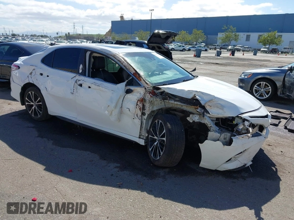 2018 Toyota Camry LE z VIN 4T1B11HKXJU146770, wystawiony jako IAAI lot #41708233 z przebiegiem 106 172 mil mil oraz . Historia ofert i sprzedaży dostępna na DreamBid. Obrazek 1.