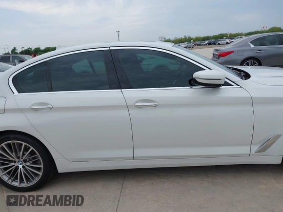 2018 BMW 5 Series 530i z VIN WBAJA5C54JWA39338, wystawiony jako IAAI lot #42107759 z przebiegiem 97 037 mil mil oraz . Historia ofert i sprzedaży dostępna na DreamBid. Obrazek 13.