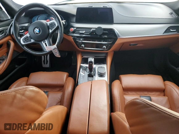 2018 BMW M5 z VIN WBSJF0C56JB282184, wystawiony jako Copart lot #87480414 z przebiegiem Nie podano mil oraz Szkody całkowita. Historia ofert i sprzedaży dostępna na DreamBid. Obrazek 8.