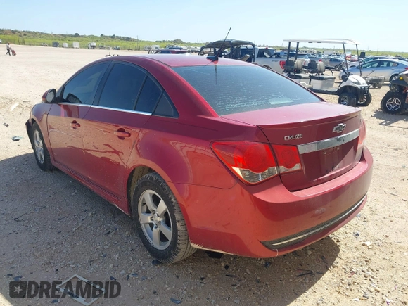 2014 Chevrolet Cruze 1LT z VIN 1G1PC5SB3E7237641, wystawiony jako IAAI lot #41991370 z przebiegiem 106 674 mil mil oraz . Historia ofert i sprzedaży dostępna na DreamBid. Obrazek 3.