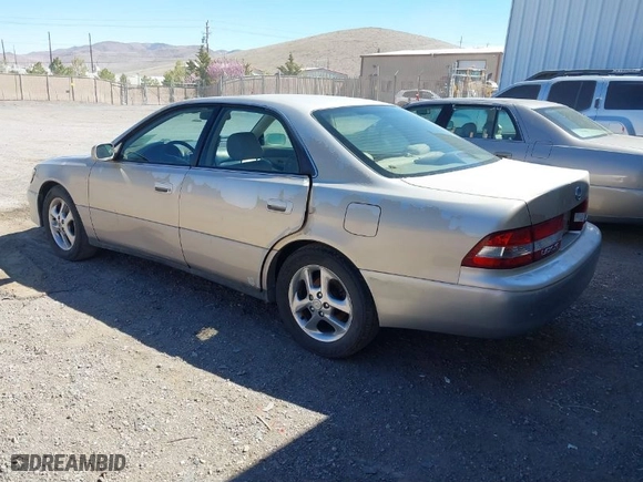 2000 Lexus ES 300 with VIN JT8BF28G7Y0257767, listed as a IAAI auction lot 41881463 with NaN miles. Bid and sale history available at carsss.com. Image 3.