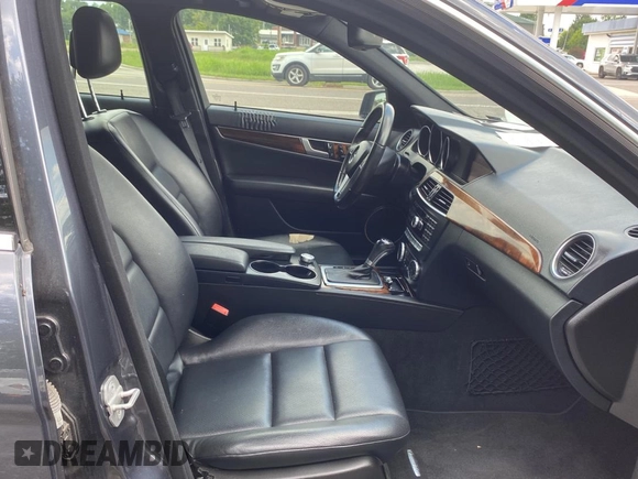 2013 Mercedes-Benz C 250 Sport с VIN WDDGF4HB2DR246422, выставлен на аукционе Copart как лот 65942685 с пробегом 118 019 миль миль и Чистый • Clean title. История ставок и продаж доступна на DreamBid. Изображение 5.