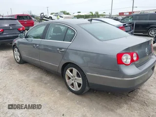 2008 Volkswagen Passat Komfort z VIN WVWAK73C68P042821, wystawiony jako IAAI lot #42320315 z przebiegiem 219 461 mil mil oraz . Historia ofert i sprzedaży dostępna na DreamBid. Obrazek 3.