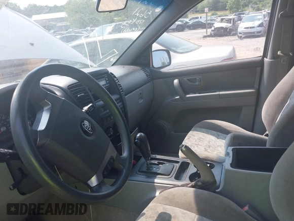 2006 Kia Sorento LX z VIN KNDJD733565594023, wystawiony jako IAAI lot #42375621 z przebiegiem 129 468 mil mil oraz . Historia ofert i sprzedaży dostępna na DreamBid. Obrazek 5.