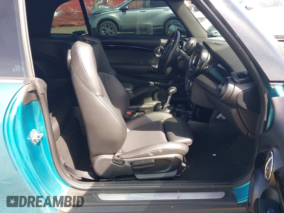 2019 MINI Convertible Cooper S с VIN WMWWG9C54K3E41195, выставлен на аукционе IAAI как лот 42149191 с пробегом 80 033 миль миль и . История ставок и продаж доступна на DreamBid. Изображение 5.