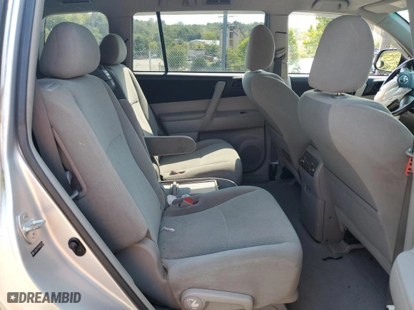 2010 Toyota Highlander with VIN 5TDBK3EH1AS032389, listed as a Copart auction lot 69940654 with 121,001 mi miles and Salvage Title. Bid and sale history available at carsss.com. Image 11.