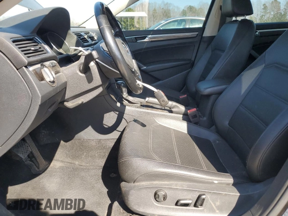 2018 Volkswagen Passat SE z VIN 1VWBA7A33JC032736, wystawiony jako Copart lot #48793675 z przebiegiem 171 726 mil mil oraz Szkoda całkowita • Salvage title. Historia ofert i sprzedaży dostępna na DreamBid. Obrazek 7.