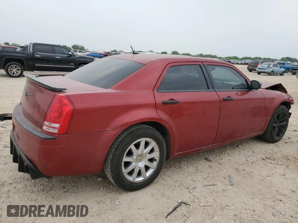 2008 Chrysler 300 C Hemi z VIN 2C3KA63HX8H281729, wystawiony jako Copart lot #51831955 z przebiegiem 217 551 mil mil oraz Szkoda całkowita • Salvage title. Historia ofert i sprzedaży dostępna na DreamBid. Obrazek 3.