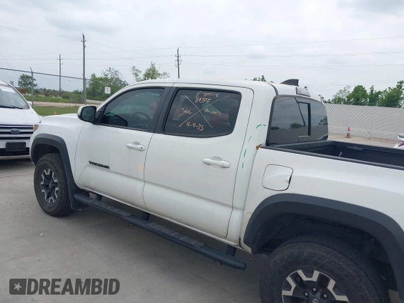 2022 Toyota Tacoma SR z VIN 3TMCZ5AN7NM493268, wystawiony jako IAAI lot #42041593 z przebiegiem 100 589 mil mil oraz . Historia ofert i sprzedaży dostępna na DreamBid. Obrazek 6.
