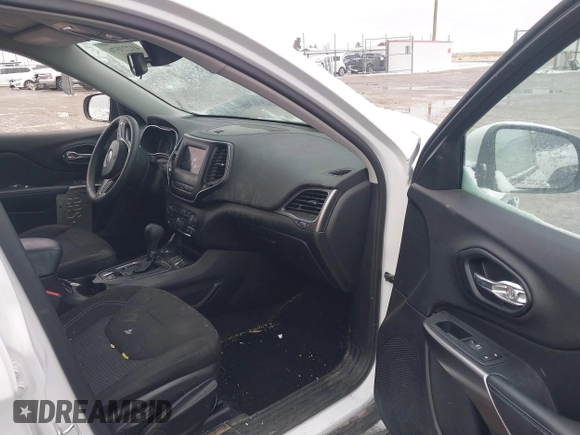 2021 Jeep Cherokee Latitude z VIN 1C4PJMCB8MD125181, wystawiony jako IAAI lot #41273576 z przebiegiem 47 550 mil mil oraz . Historia ofert i sprzedaży dostępna na DreamBid. Obrazek 5.