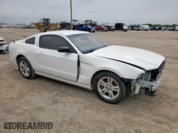 2013 Ford Mustang V6 z VIN 1ZVBP8AM1D5279002, wystawiony jako Copart lot #57902395 z przebiegiem 172 324 mil mil oraz Szkoda całkowita • Salvage title. Historia ofert i sprzedaży dostępna na DreamBid. Obrazek 4.