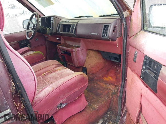 1991 Chevrolet Astro Cargo z VIN 1GBDM19Z4MB136076, wystawiony jako IAAI lot #41482281 z przebiegiem 202 682 mil mil oraz . Historia ofert i sprzedaży dostępna na DreamBid. Obrazek 5.